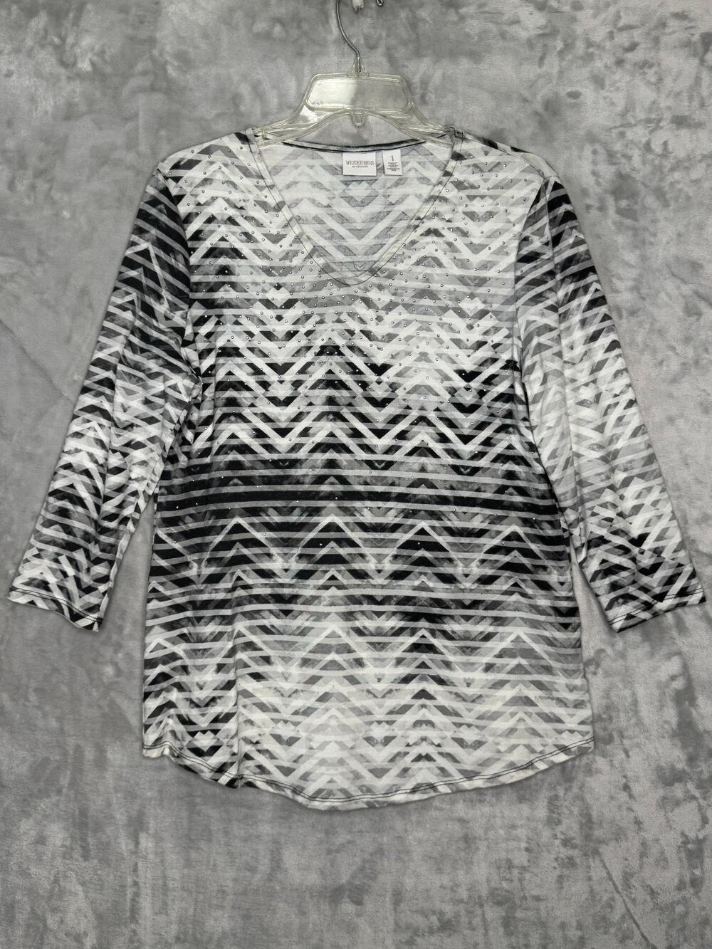 Weekend's by Chicos Top Womens Medium Gray Black Chevron Studded V Neck 3/4 Slv